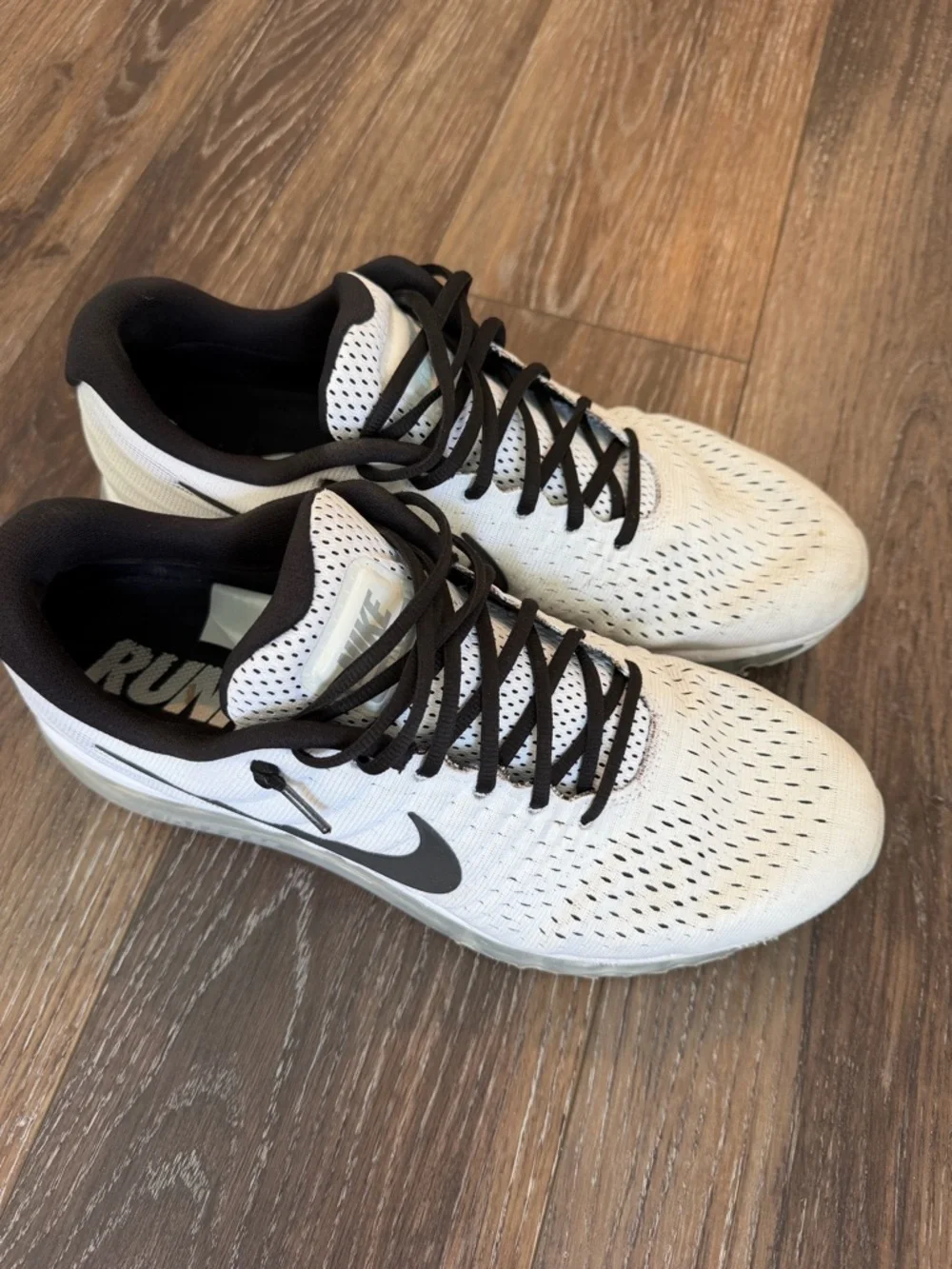 Nike Air Max 2017 White and Black Athletic Trainers - Picture 1 of 7